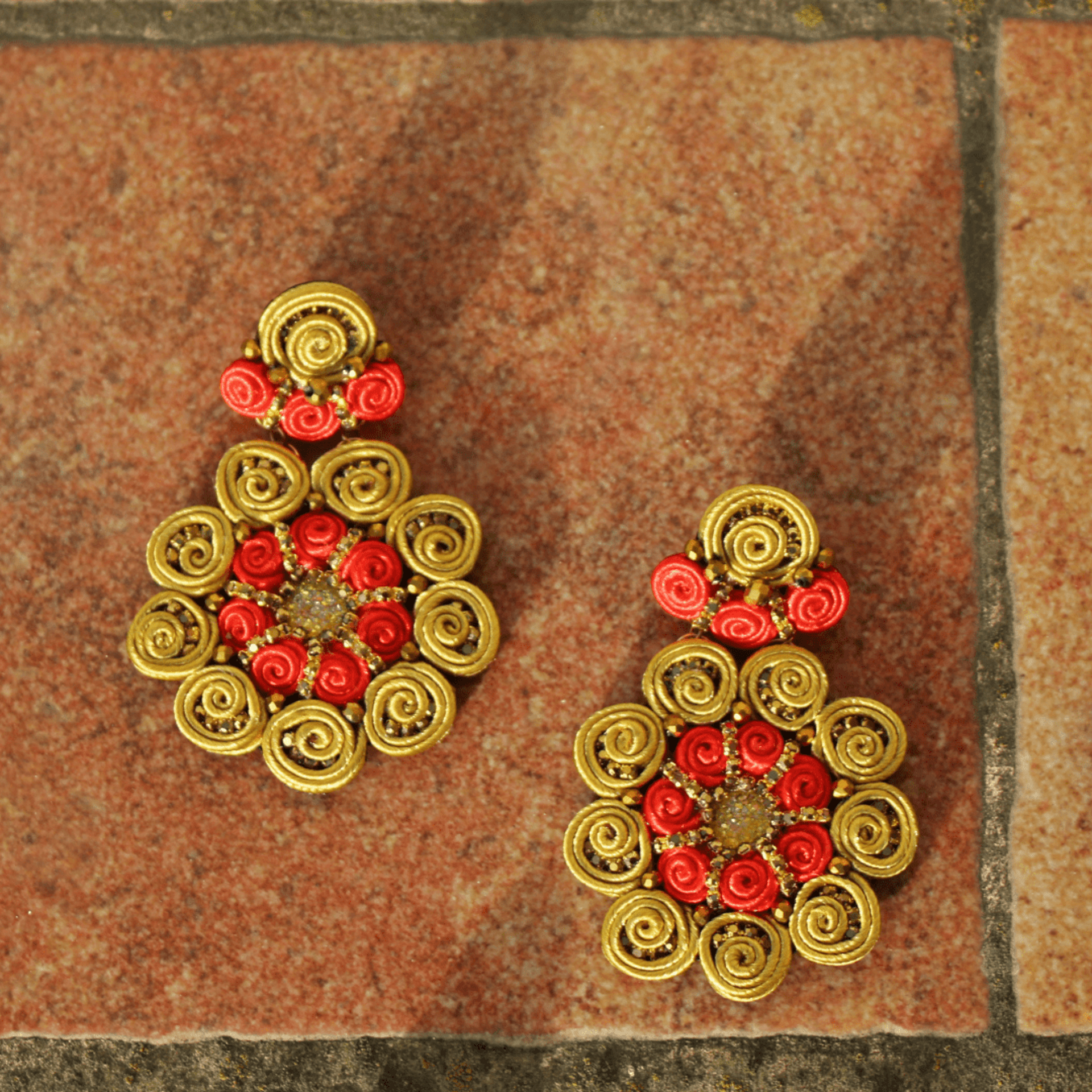 "Encaracolao" - Pendientes Colección Flamenca - Grana y oro - 2