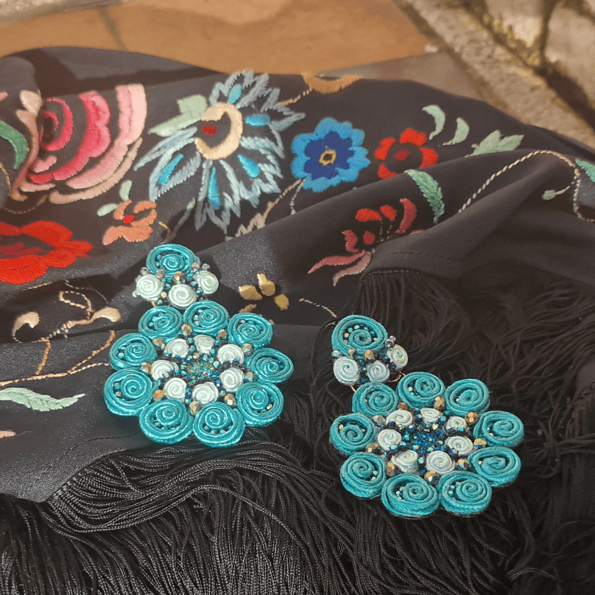 "Encaracolao" - Pendientes Colección Flamenca - Dorado Beige - 3